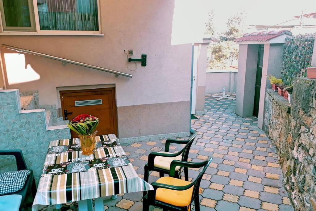 Нouse With Cute Little Yard Apartment Plovdiv Exterior photo